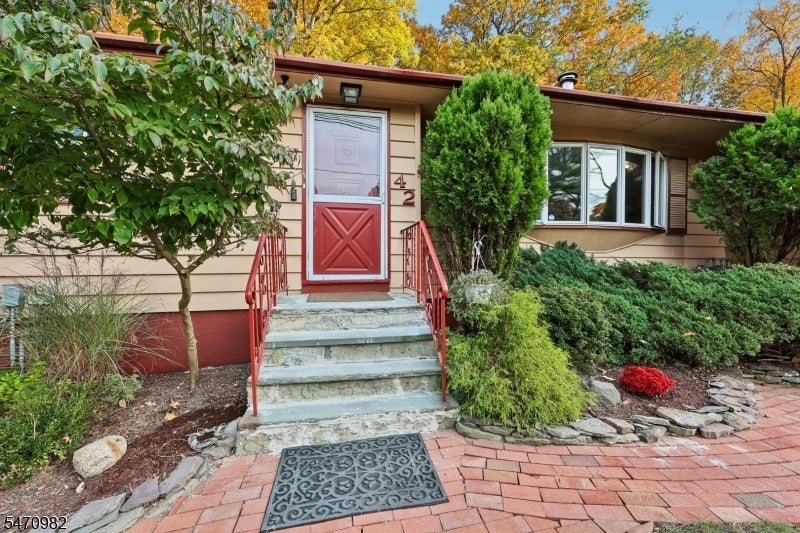 42 Monhegan Ave