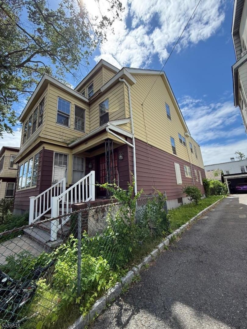225 Alexander St