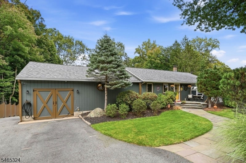 63 Manito Ave