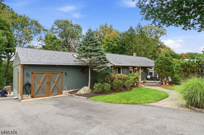 63 Manito Ave