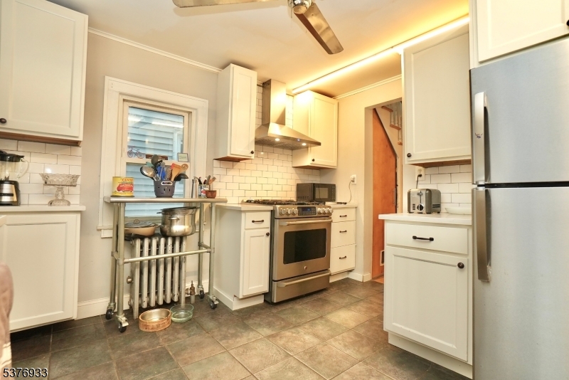 13 Thomas St