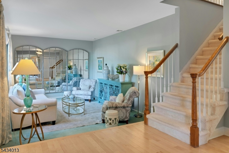 29 Sandra Ln