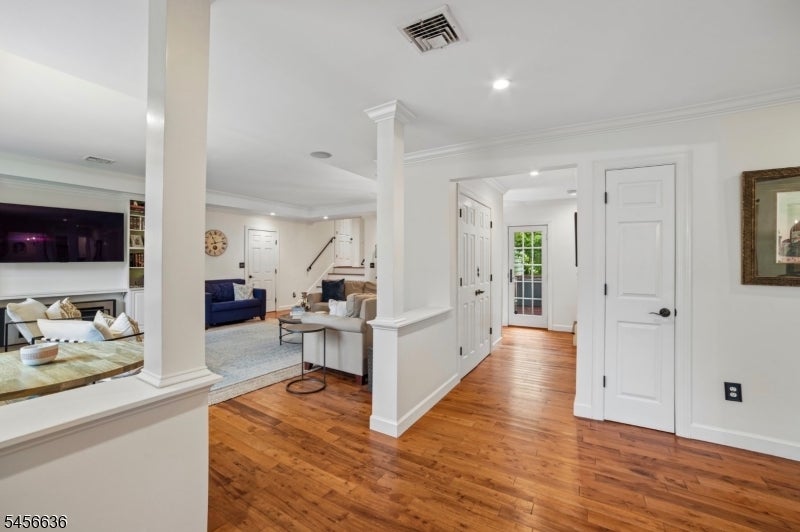 5 W William St