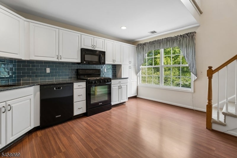 7 Davenport Pl