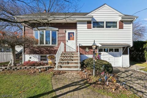 Photo of 18 Roy Ct, Clifton, NJ 07012 (MLS # 4000700)