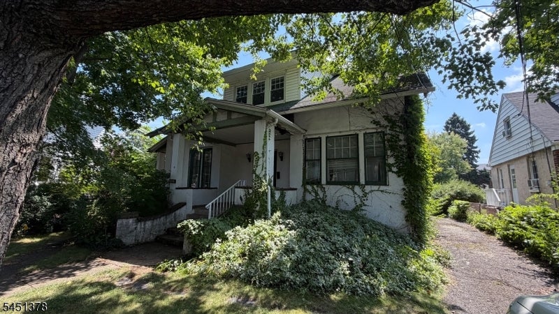 1008-10 E Front St