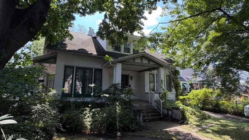 1008-10 E Front St