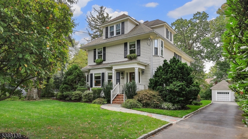 559 Lawrence Ave