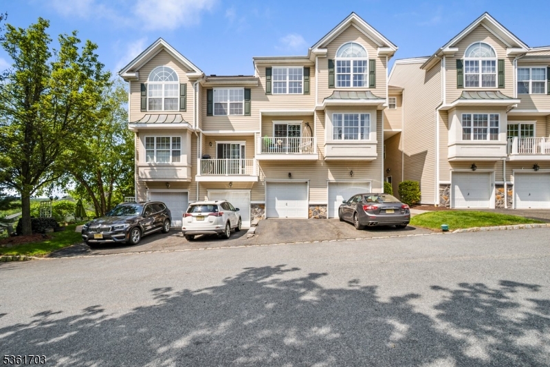 86 Lakeview Ct 86