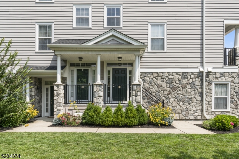 118 George Russell Way