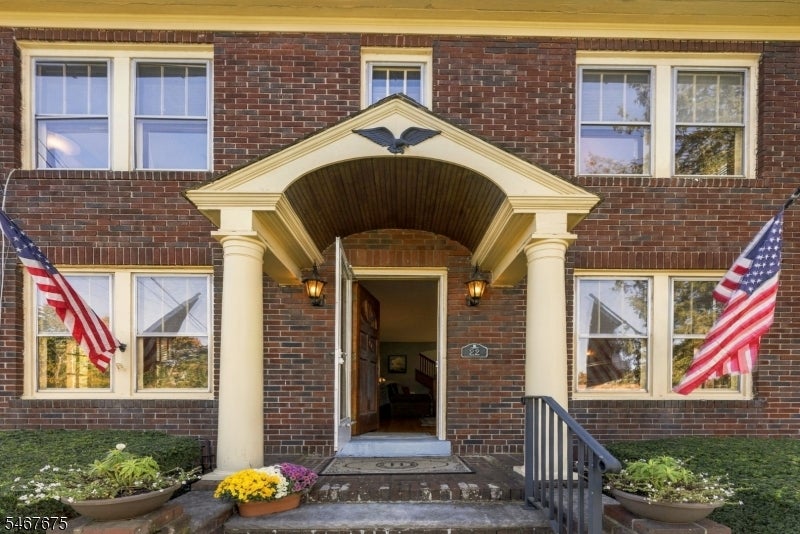 22 Hillcrest Ave