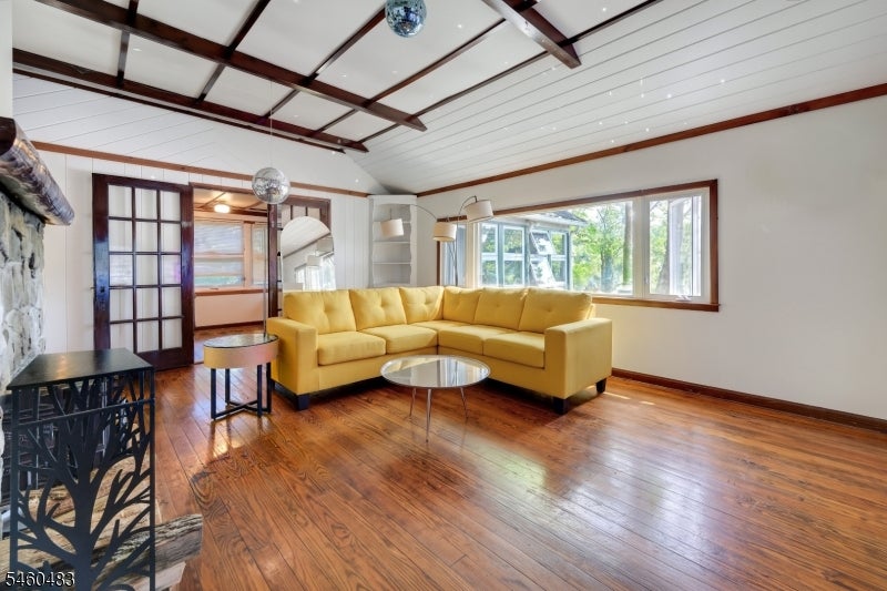 49 Lake Shore Rd