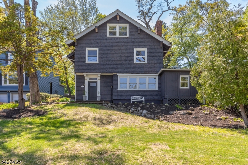 3 Oak Ridge Ave