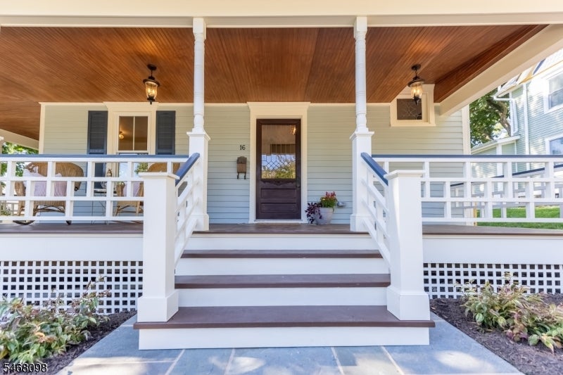 16 Thomas Street
