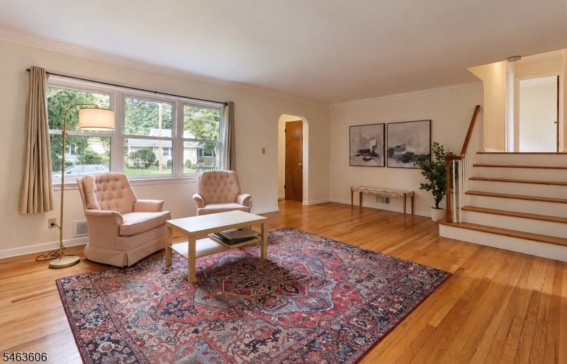 5 Surrey Ln