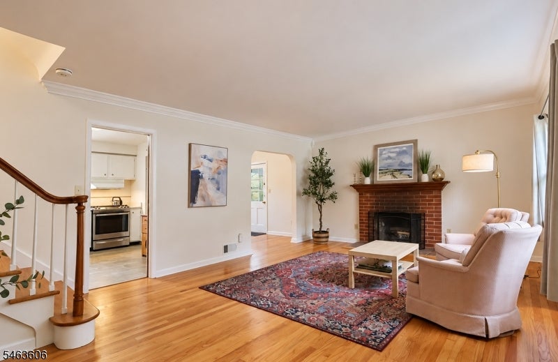 5 Surrey Ln