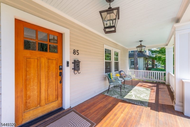 85 Evergreen Ave