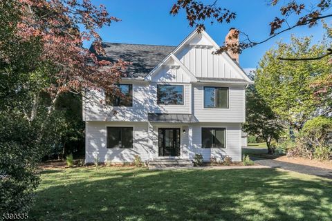 Photo of 117 W Oak St, Bernards, NJ 07920 (MLS # 3993408)