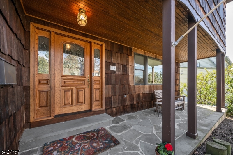 10 Woodmere Rd