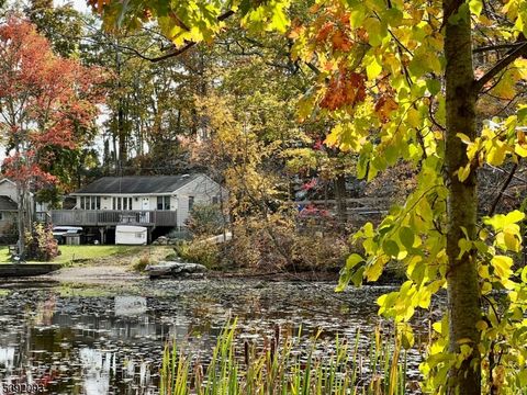 2 Hilltop Rd Hopatcong Boro NJ 07821