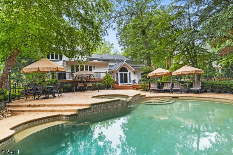 2242 Shawnee Path