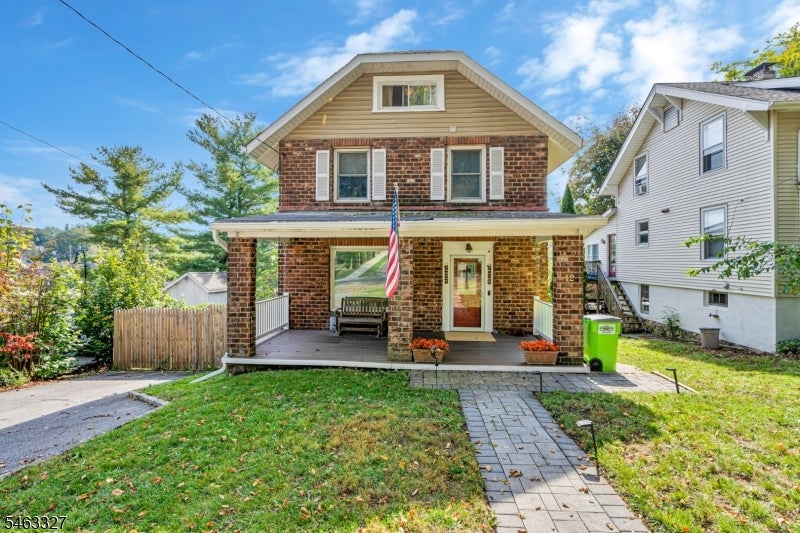 12 Essex Ave