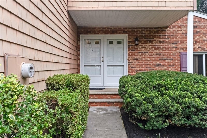 108 Saratoga Sq