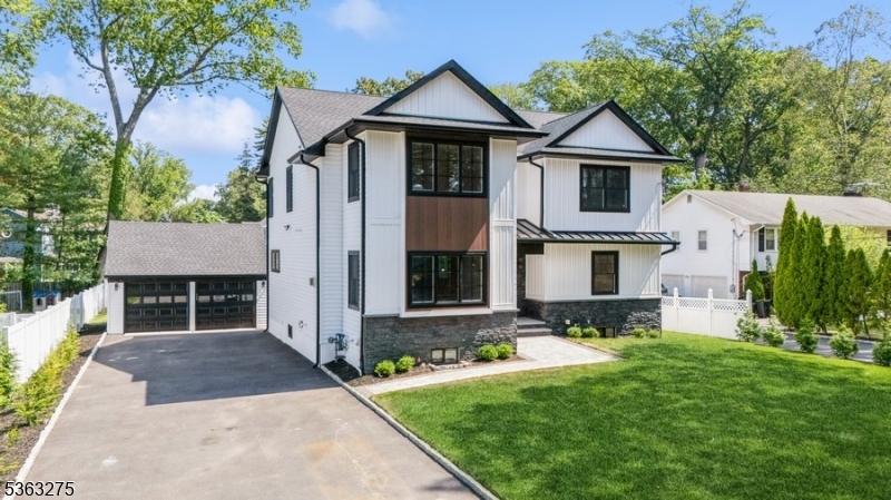 890 Oradell Ave