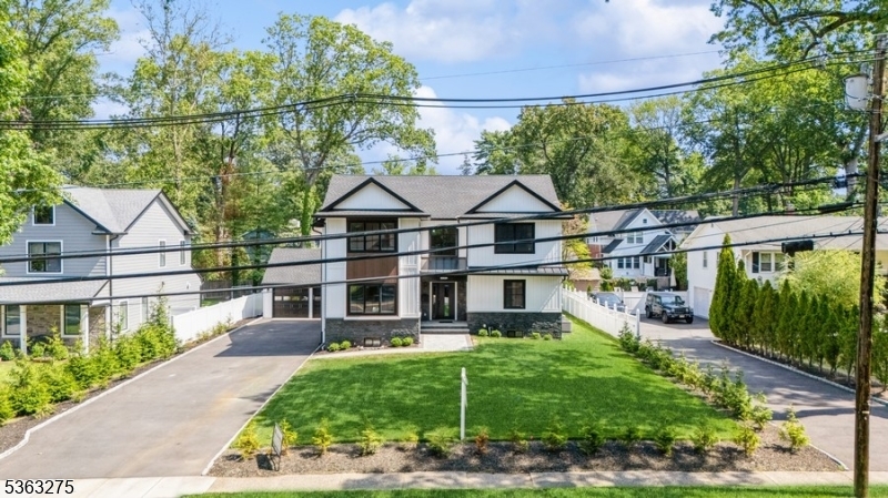 890 Oradell Ave