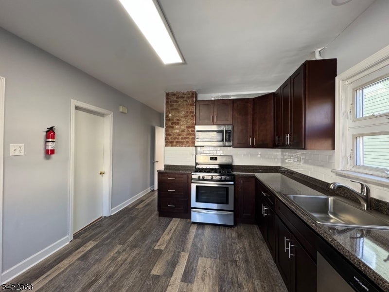 271 Davis Ave 2