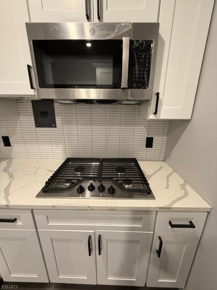 19 Abbotsford Ave, Apt 3