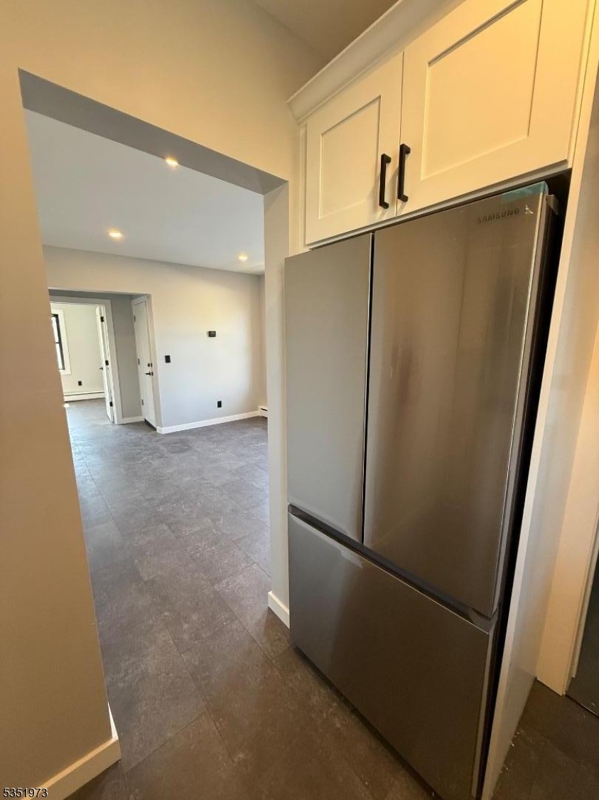 19 Abbotsford Ave, Apt 3