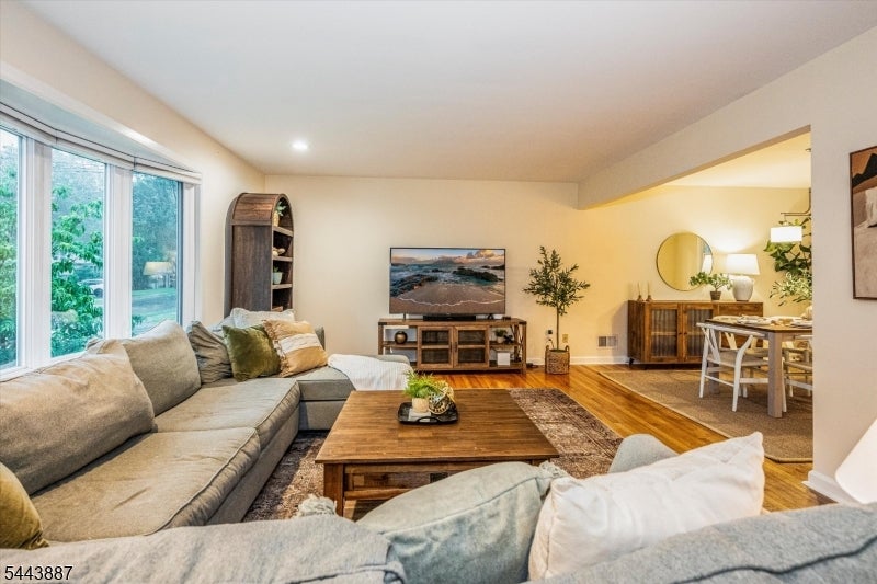 49 Crestmont Rd