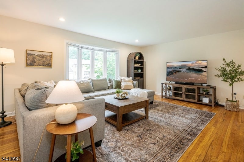49 Crestmont Rd
