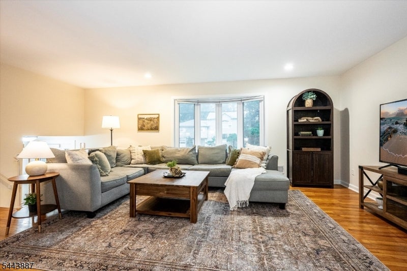 49 Crestmont Rd