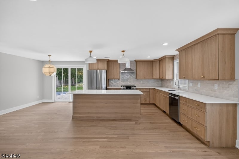 2240 Evergreen Ave