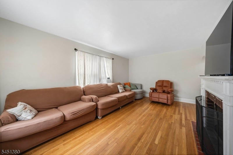 668 Greenbrook Rd
