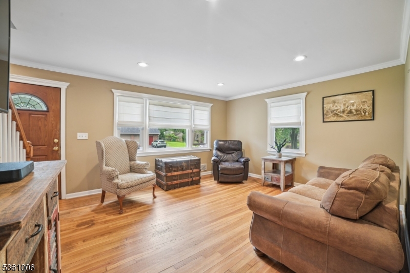 25 Harwood Ave