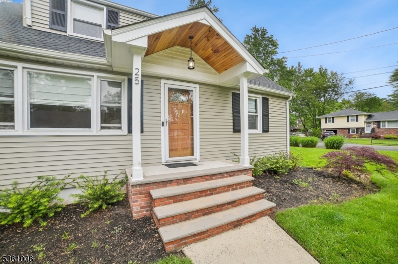 25 Harwood Ave