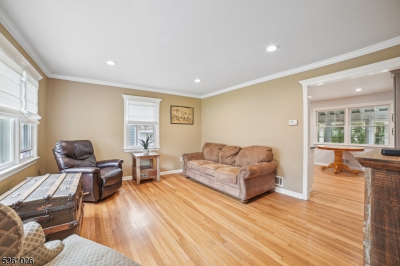25 Harwood Ave