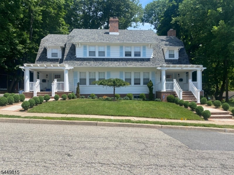 47 Lawrence Ave B