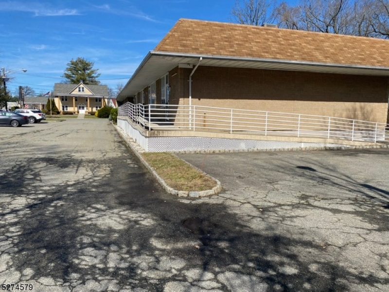 24 Little Falls Rd