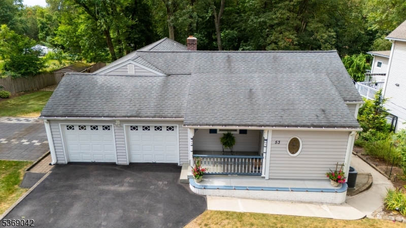 53 W Summit Ave