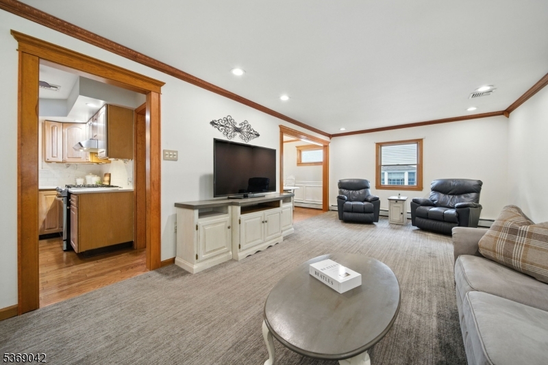 53 W Summit Ave