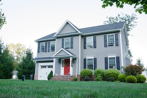 Photo of 31 Emmans Rd, Roxbury, NJ 07852 (MLS # 3993459)