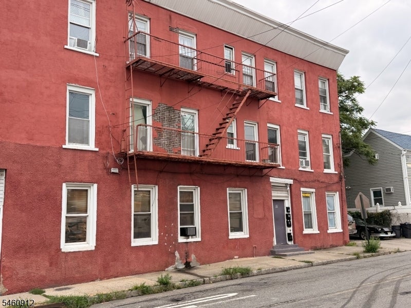 35 William St