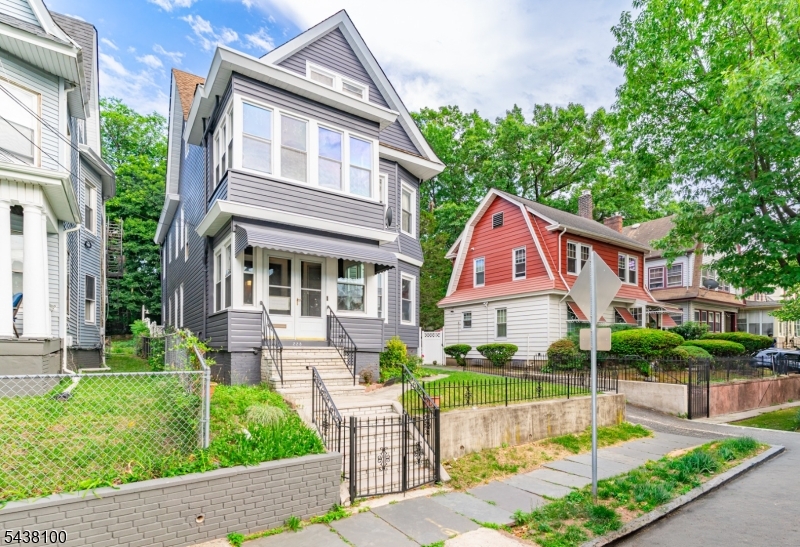 228 Duane St 1