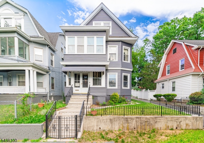 228 Duane St 1