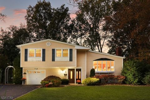 Photo of 11 Etmore Pl, New Providence, NJ 07974 (MLS # 3993887)