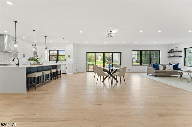 10 Michael Ln